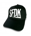 GORRA NEGRA VISERA CURVA LETRAS ROJAS 1UD SFDK